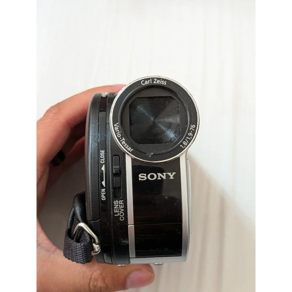 Sony Handycam DVD Camcorder DCR-DVD610